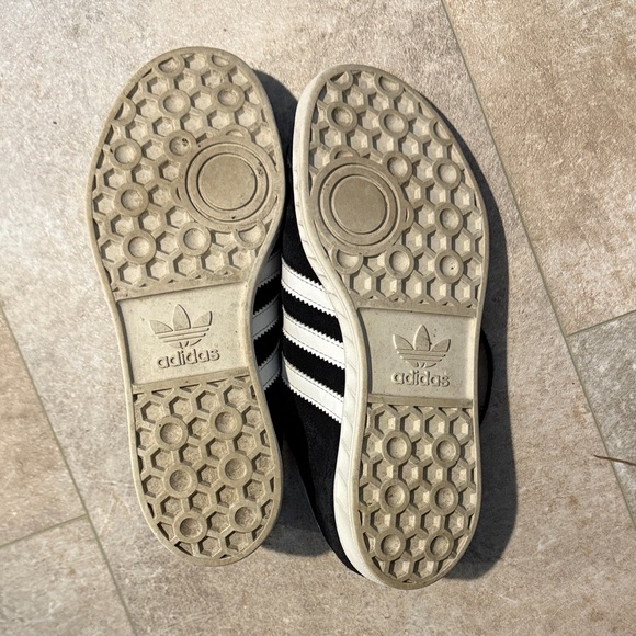 Big Kids Black and White Classic Adidas Hamburg Sneakers - Picture 4 of 5